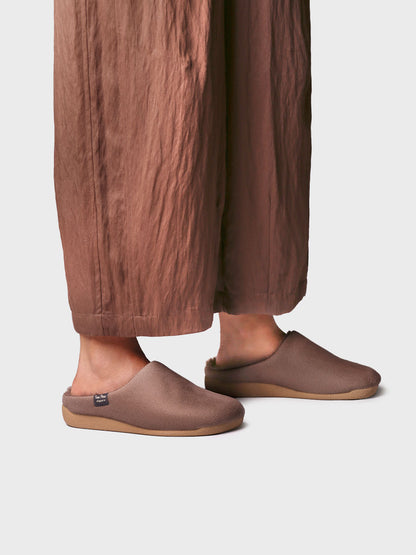 Moscu-bd marro | Zapatilla de casa tipo zueco con forro interior para mujer